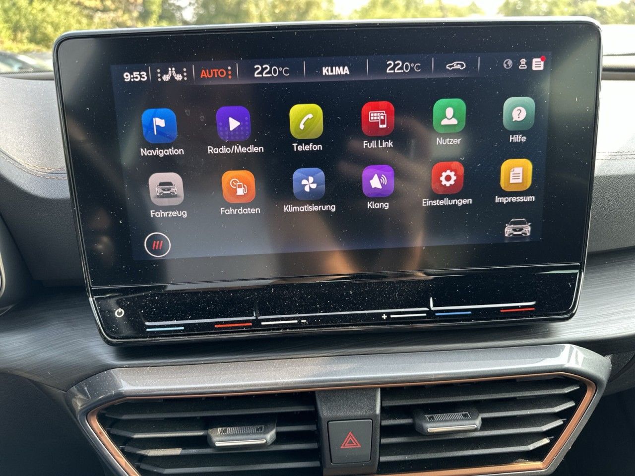 Fahrzeugabbildung CUPRA Formentor 2.0 TDI 150 PS 6-Gang *AHK* - mit KI generiert/bearbeitet