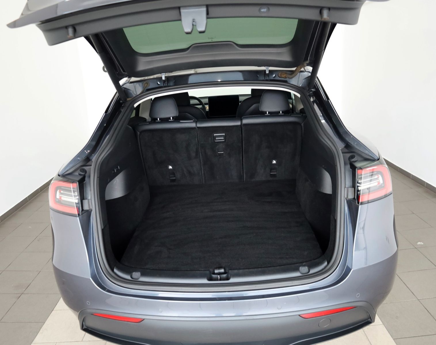 Fahrzeugabbildung Tesla Model Y Long Range Dual Motor AWD,Autopilot,Pano