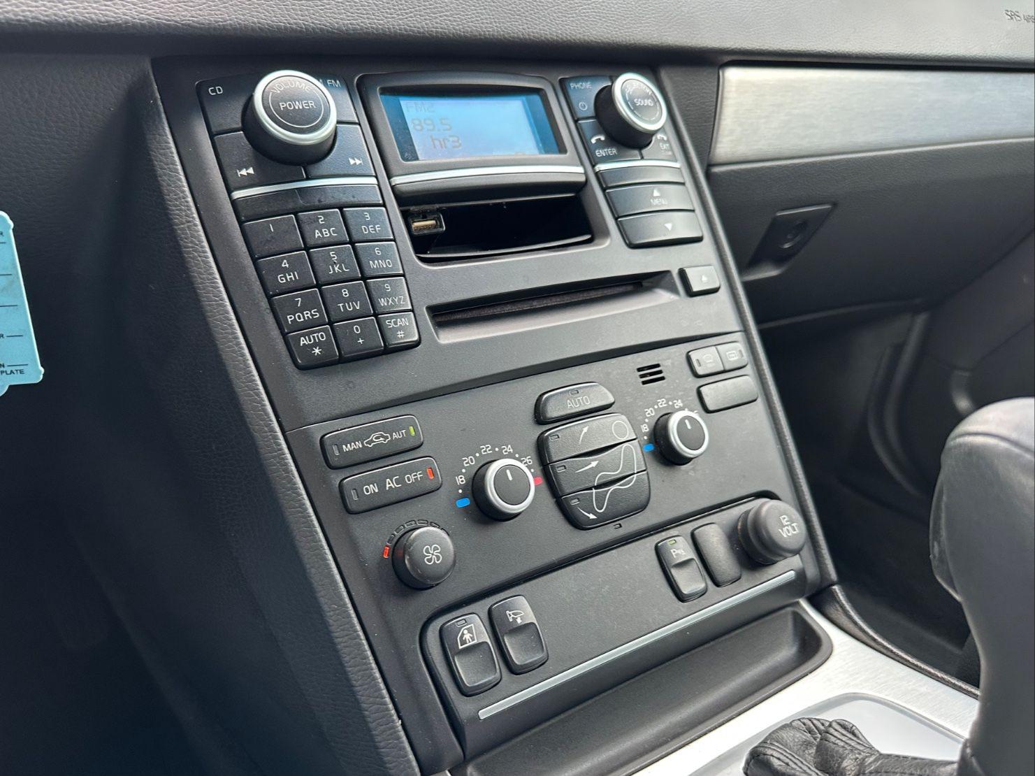 VOLVO XC90 D5 AWD - MOMENTUM - 200 Cv - BVA - BLUETOOTH - RÉGULATEUR DE VITESSE - 7 Places