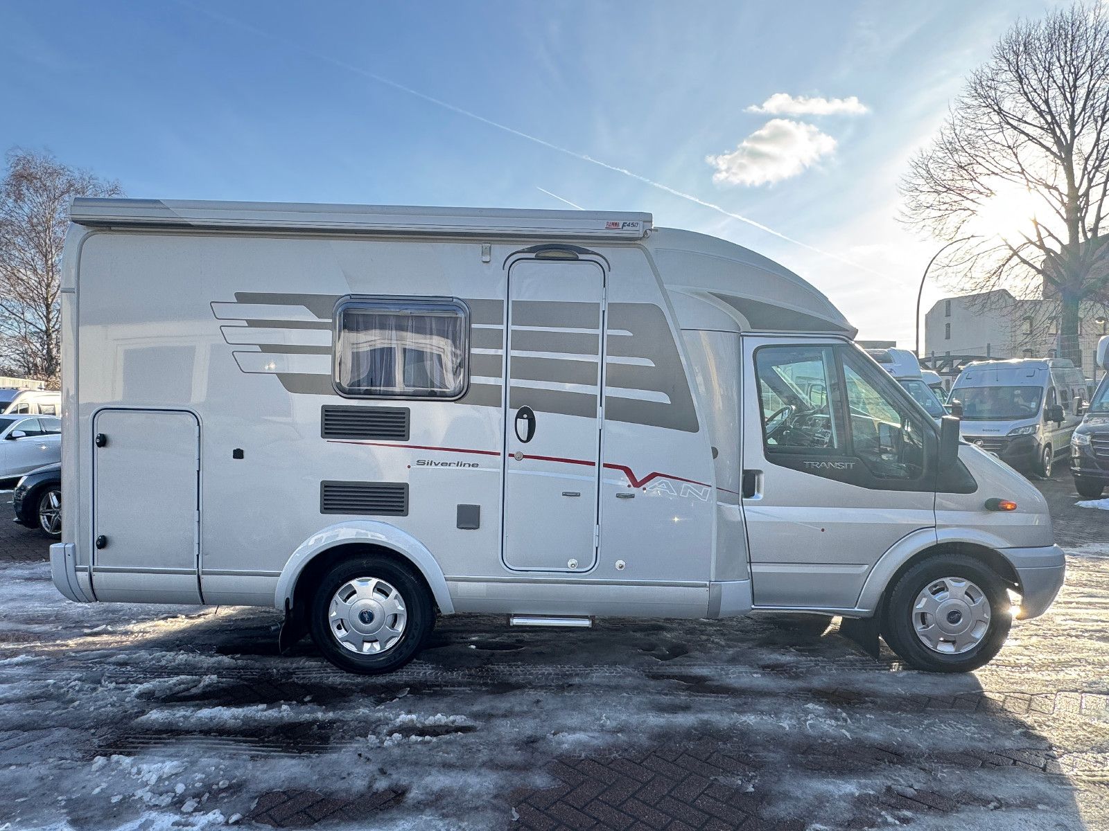 Fahrzeugabbildung HYMER / ERIBA / HYMERCAR Van 512 SILVERLINE FORD TRANSIT SOLAR TV KAMERA