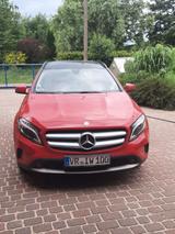 Mercedes-Benz GLA 180 Style Style - rote Mercedes-Benz GLA 180