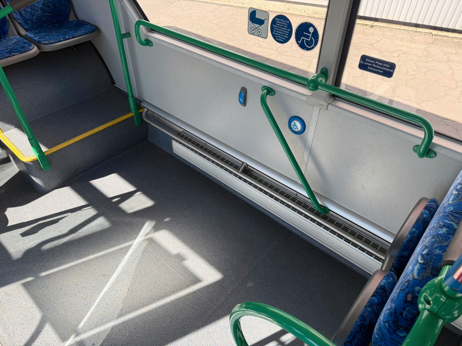 MAN  2015 - Image 19 of 28