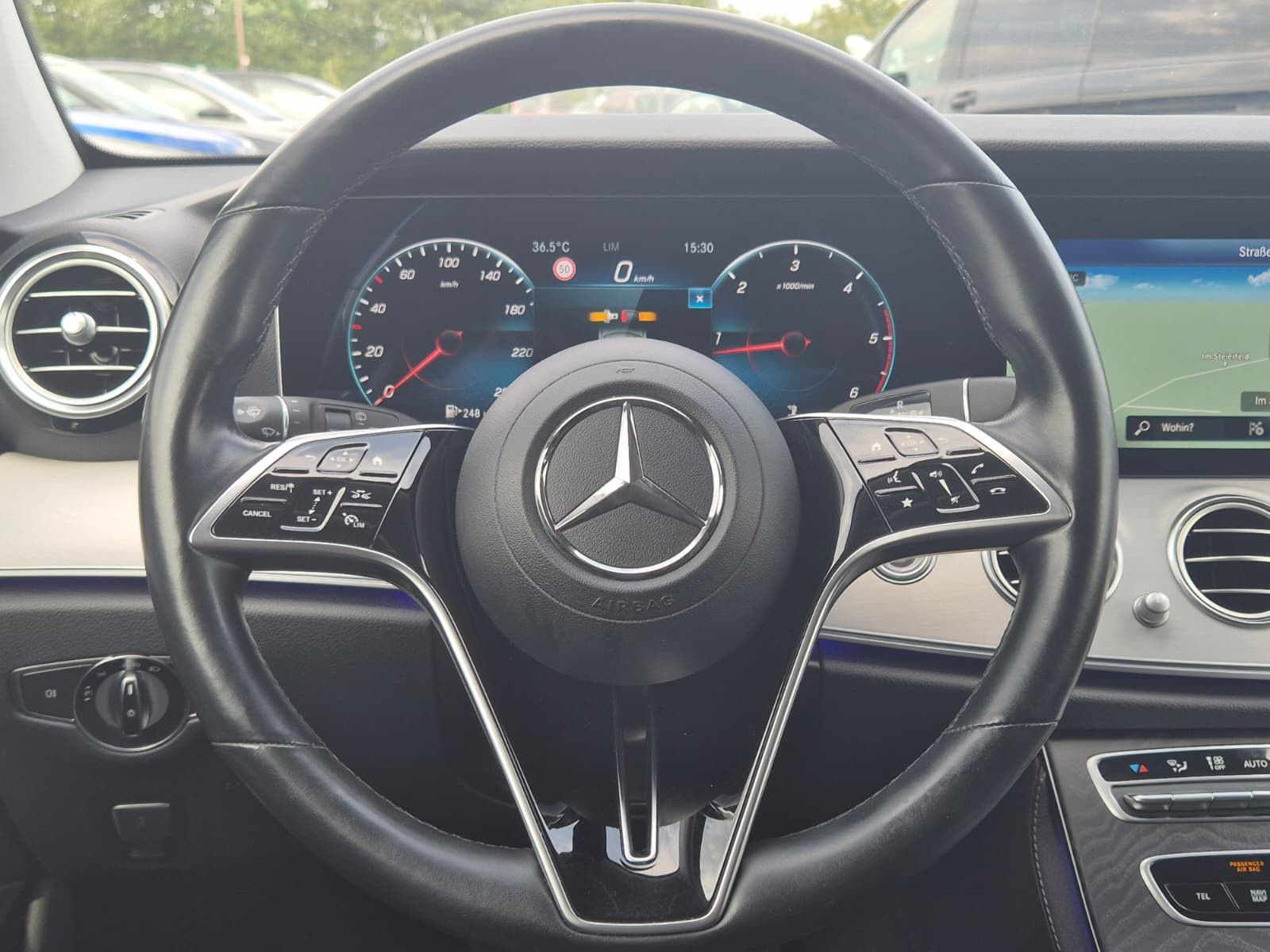 Fahrzeugabbildung Mercedes-Benz E 220 d Avantgarde AHK*DIST*LED*SHZ*Kam*Ambiente