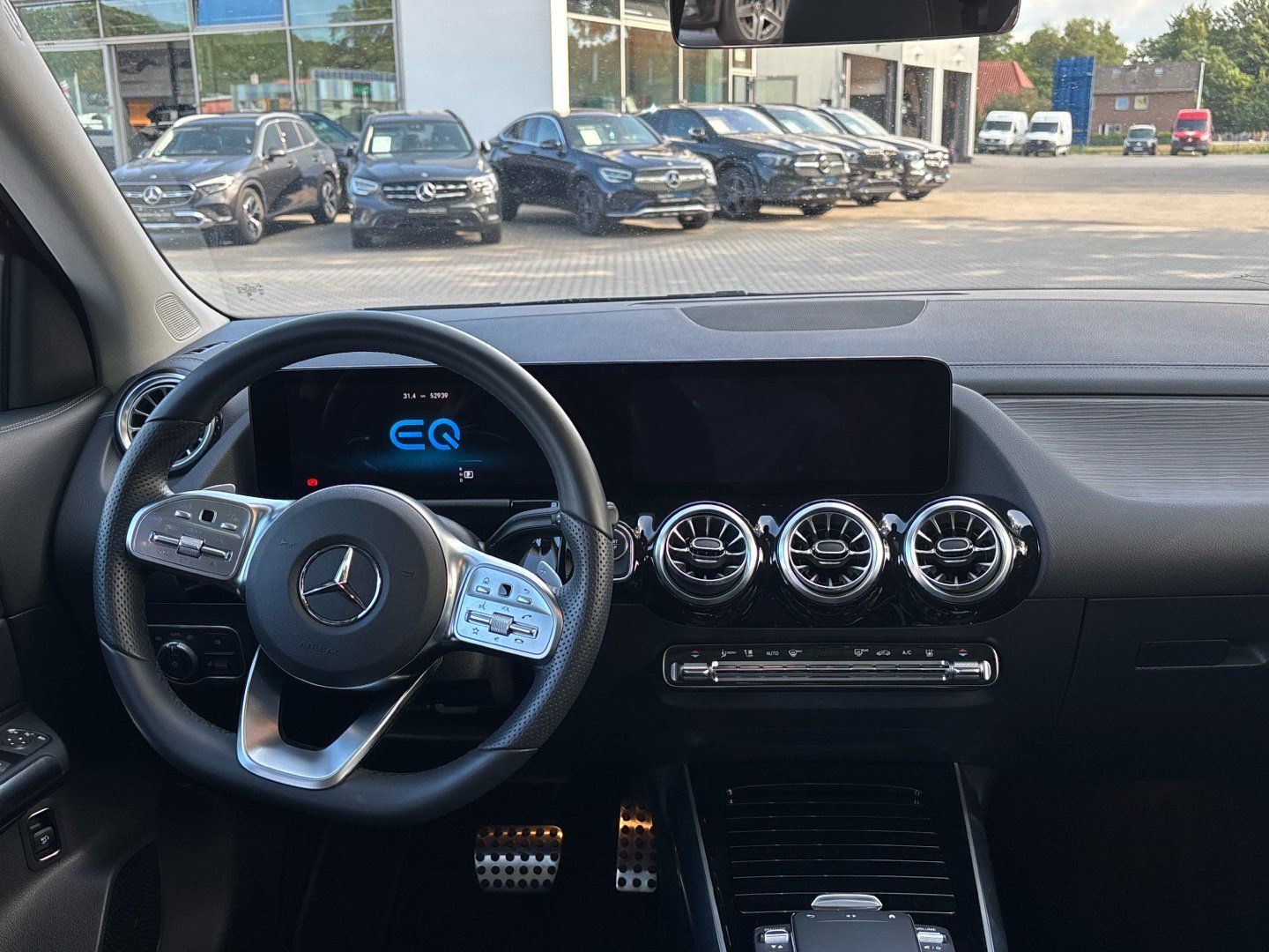 Mercedes-Benz EQA 300 4M AMG Night Panorama Distronic 360 AHK foto 9