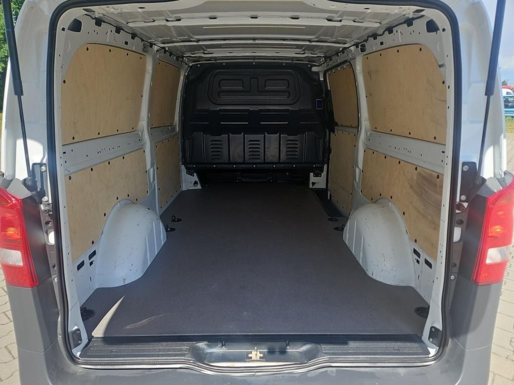 Fahrzeugabbildung Mercedes-Benz Vito 110 Kasten extralang 2 Sitze RFK Klima Holz