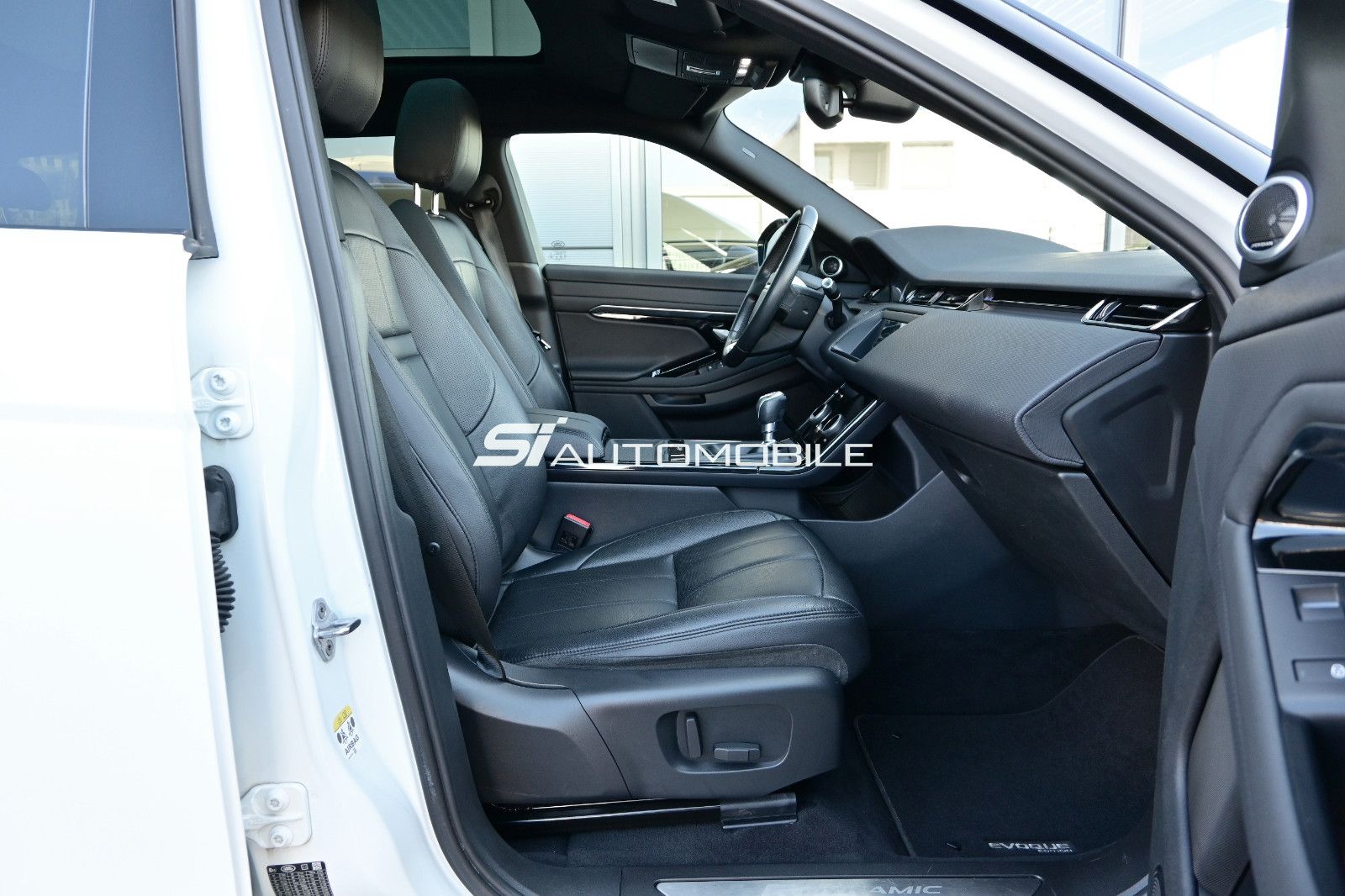 Fahrzeugabbildung Land Rover Range Rover Evoque D150 R-DYNAMIC S °AHK°PANO°ST