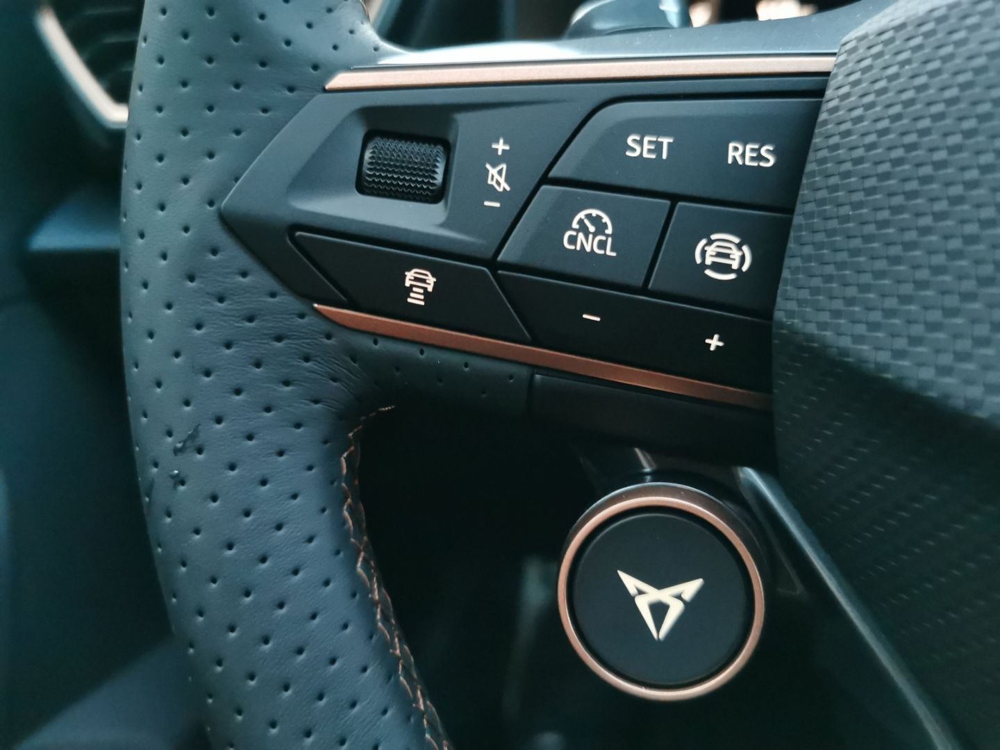 Fahrzeugabbildung CUPRA Formentor Navi digi. Cockpit LED El. Heckklappe