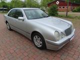 Mercedes-Benz E 200 CDI Limo nachg.DPF  Klima Temp Sitzh AHK - Mercedes-Benz E 200 aus 2000