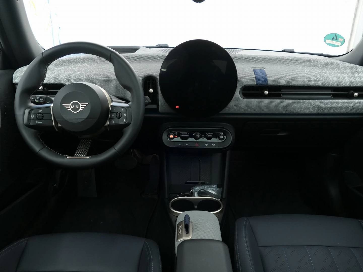 Fahrzeugabbildung MINI Cooper S Favoured Trim M Pano HuD Leder 19 Zoll