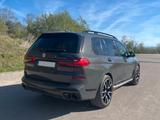 BMW X7 M50i Vollausstattung | 7 Sitzer | AHK | Sthz. - graue BMW X7 M50