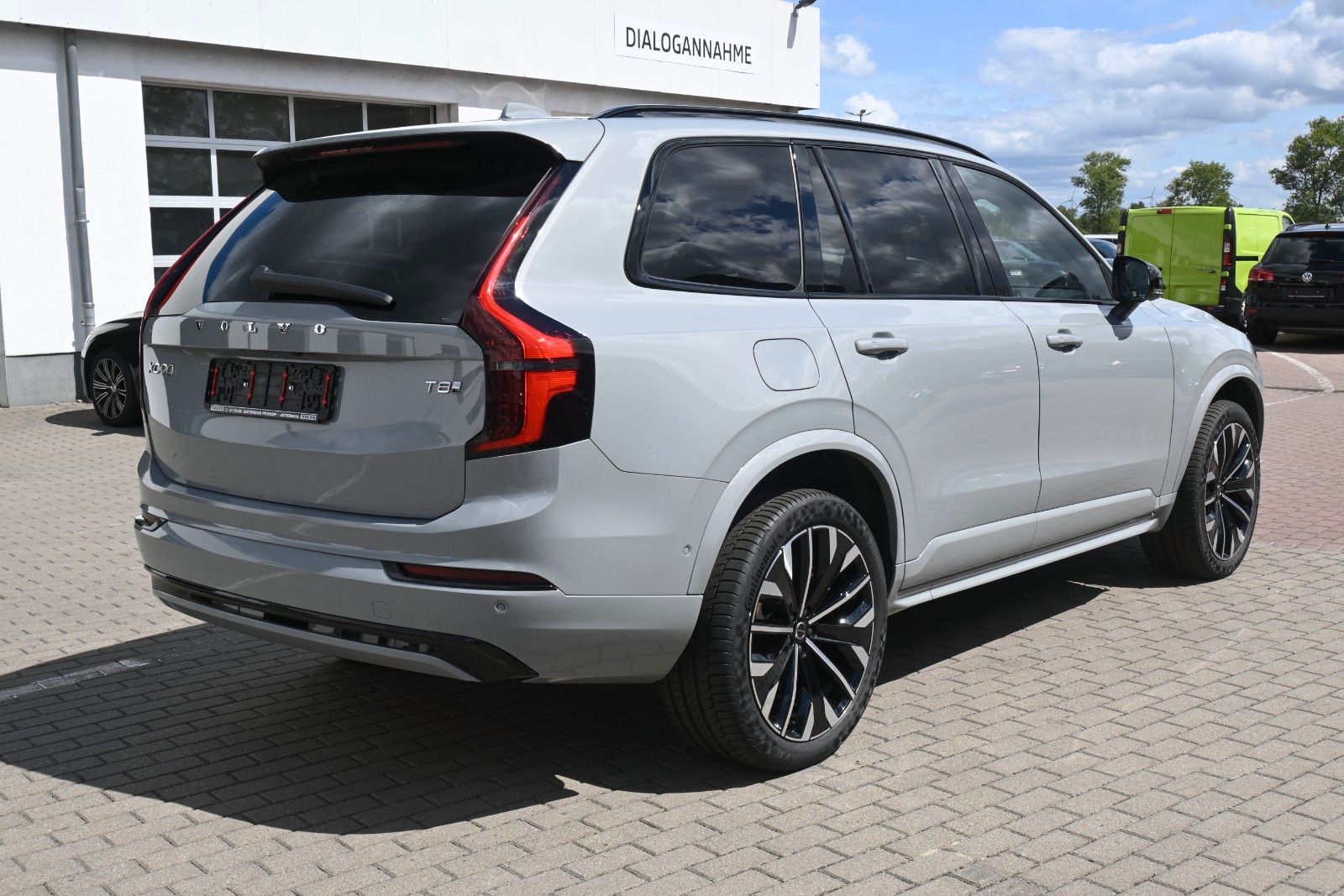 Fahrzeugabbildung Volvo XC90 T8 AWD Plus Dark*PANO*360°*HuD*H&K*ACC
