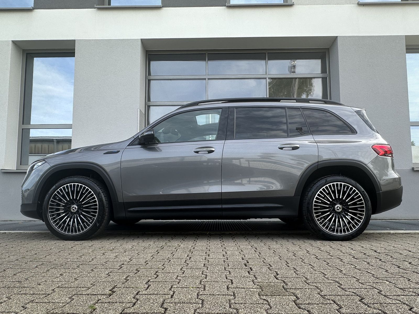 Mercedes-Benz EQB 350 4MATIC 20''AMG ACC PANO MEMORY 7-SITZER foto 5