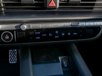 Hyundai Ioniq 6 Uniq Elektro 4WD Digitales Cockpit Navi