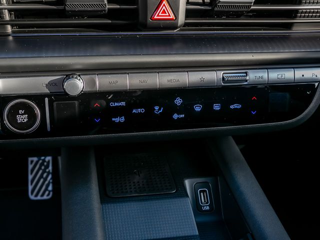 Hyundai Ioniq 6 Uniq Elektro 4WD Digitales Cockpit Navi
