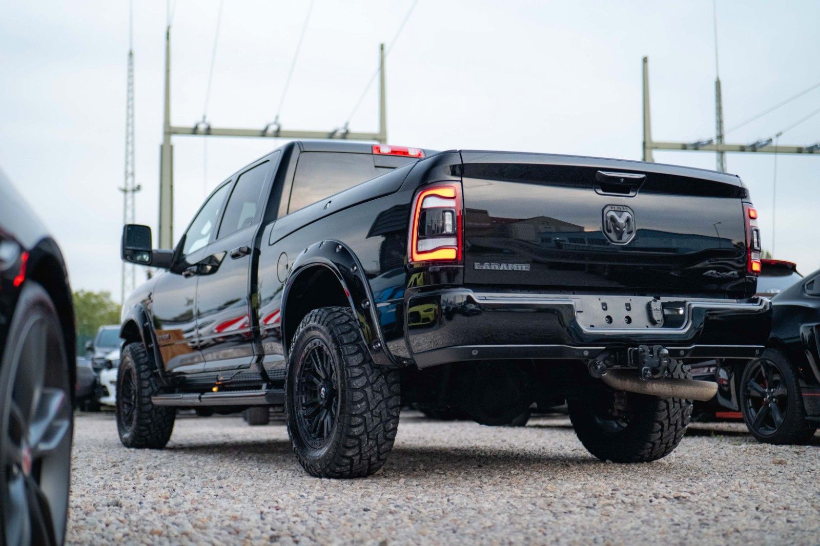 Fahrzeugabbildung Dodge RAM 3500 HEAVY DUTY 6.7 Cummins Laramie Night
