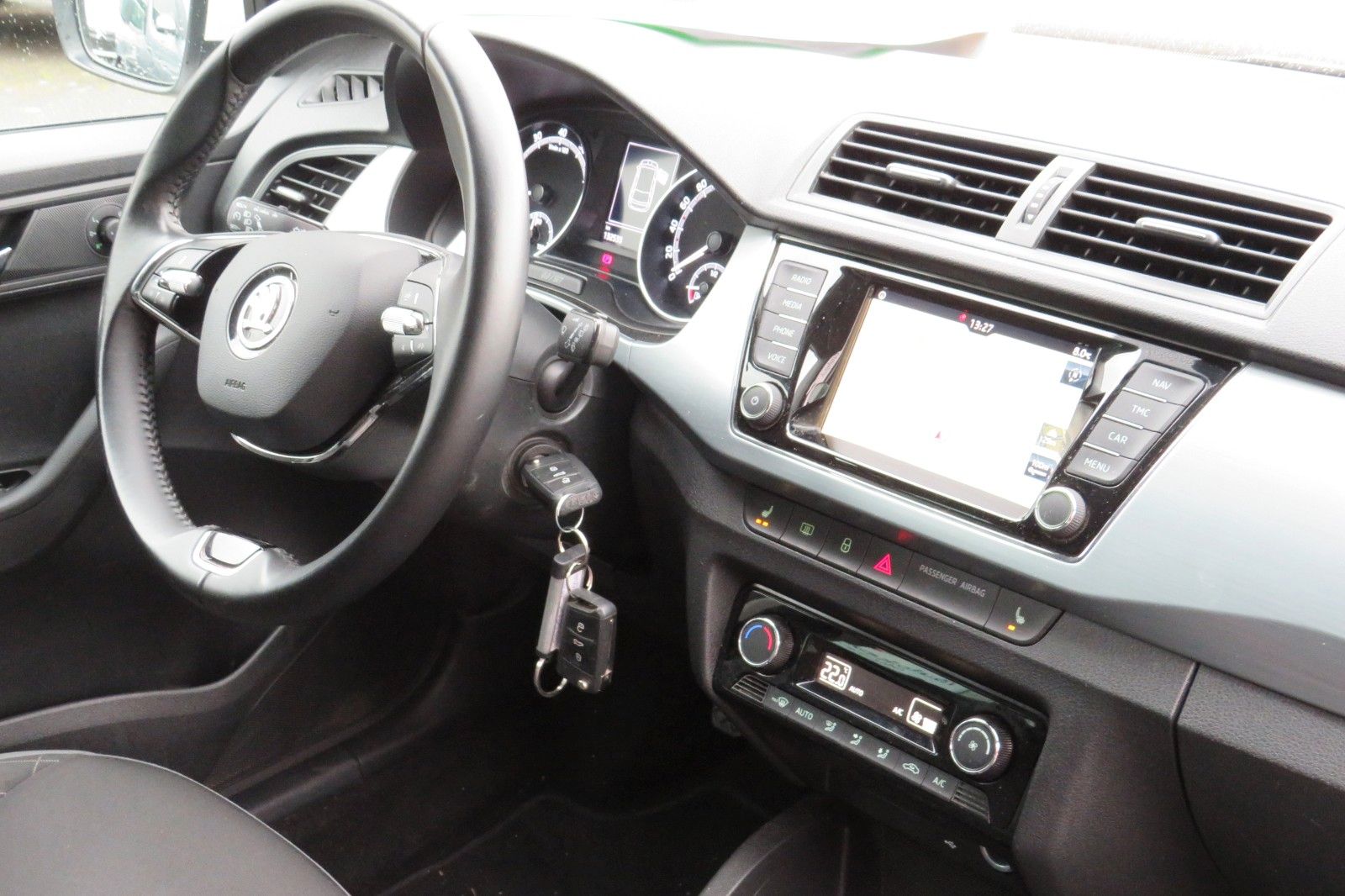 Fahrzeugabbildung SKODA Fabia Combi Ambition AHK SITZH. NAVI PDC 1.HD