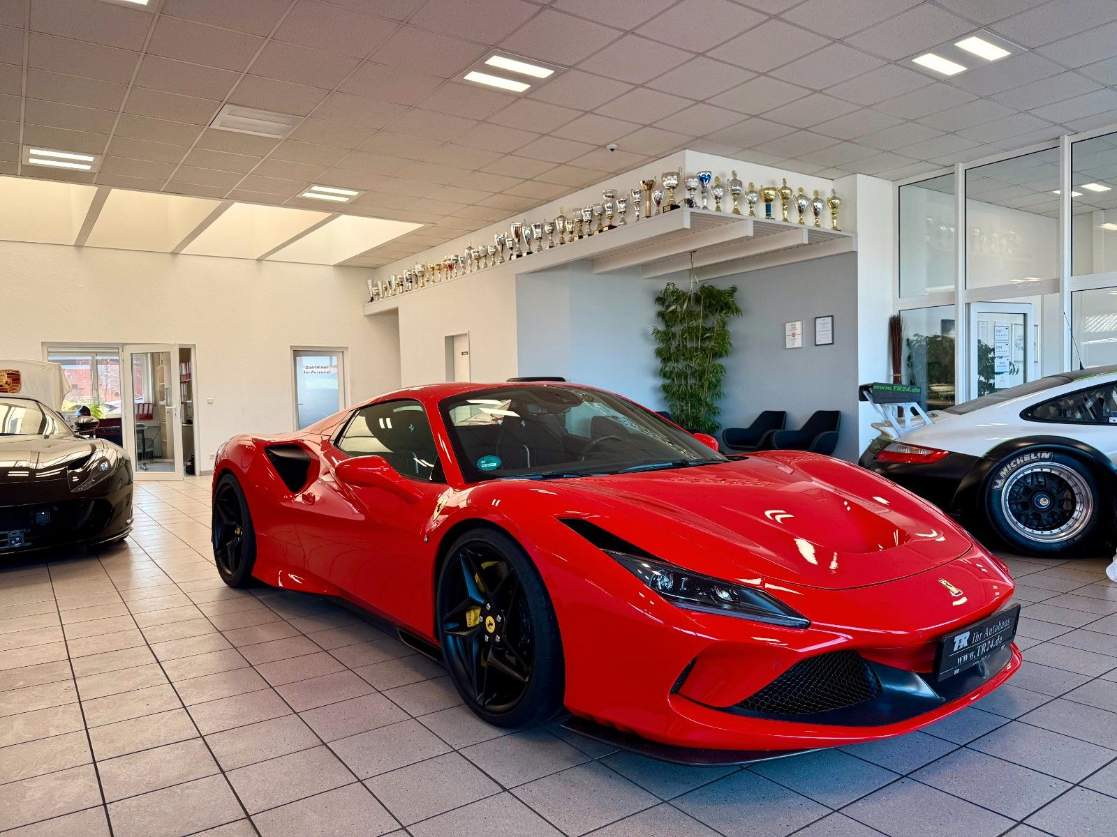 Fahrzeugabbildung Ferrari F8 Spider Carbon Racing Seats/LIFT/LED