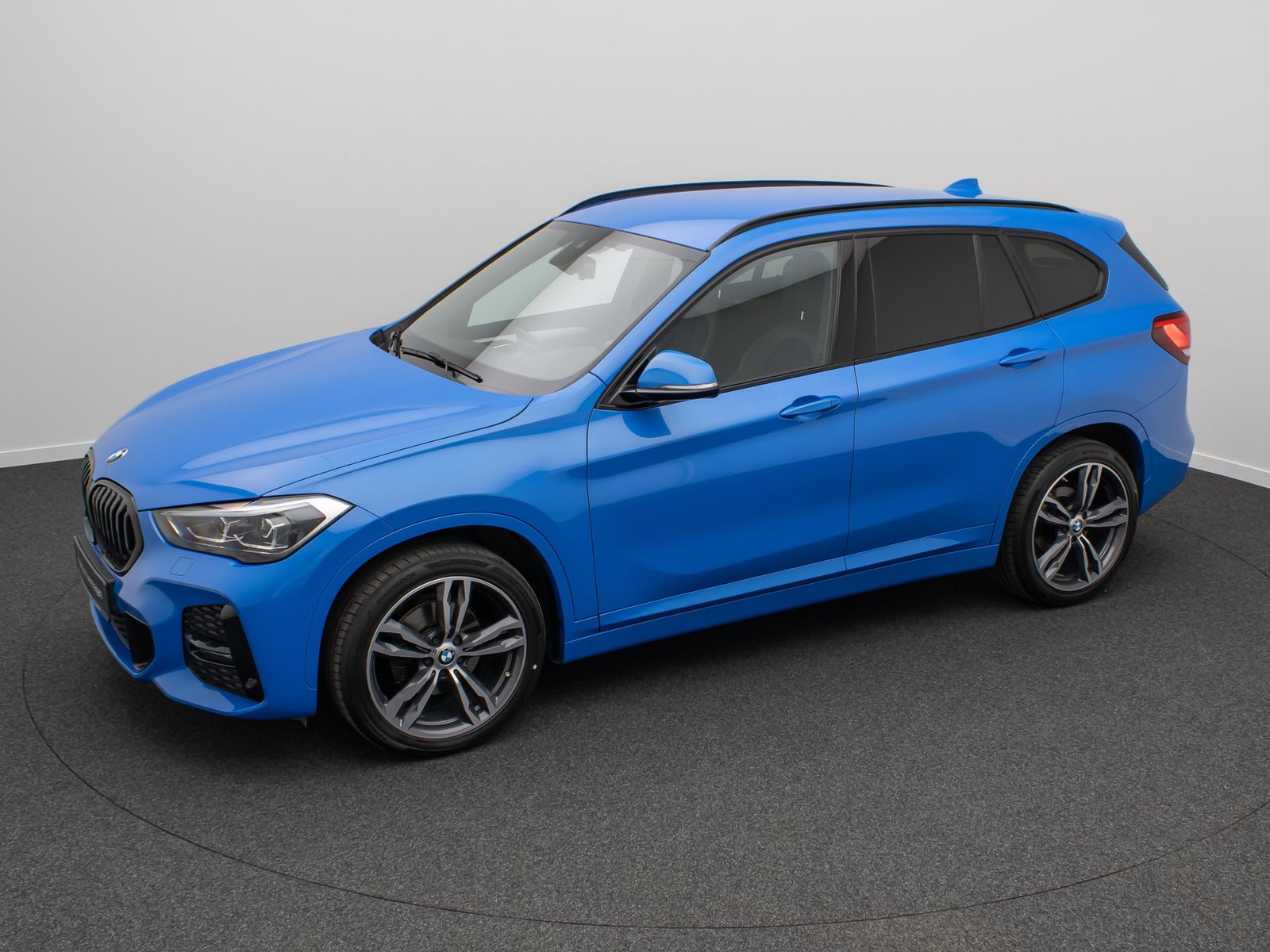 Fahrzeugabbildung BMW X1 sD18d M Sport HUD Memory LED ParkAss Komfort