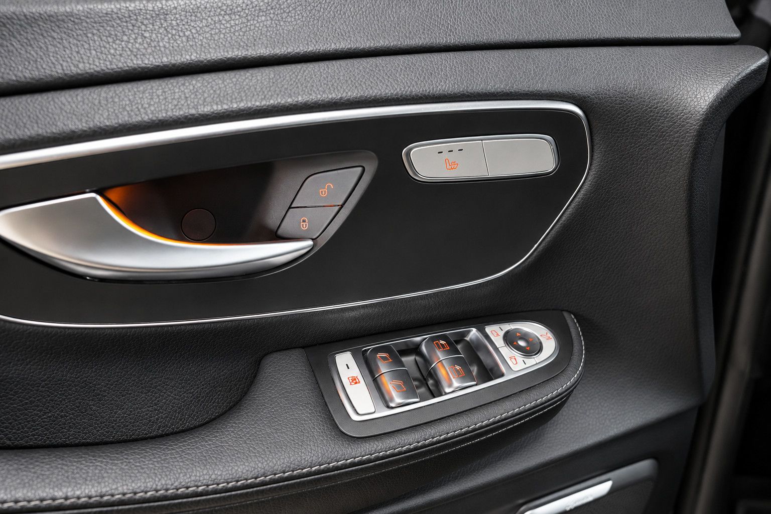 Fahrzeugabbildung Mercedes-Benz V 300d lang *Burmester*360°KAM*6-Sitz*SHZ*Navi