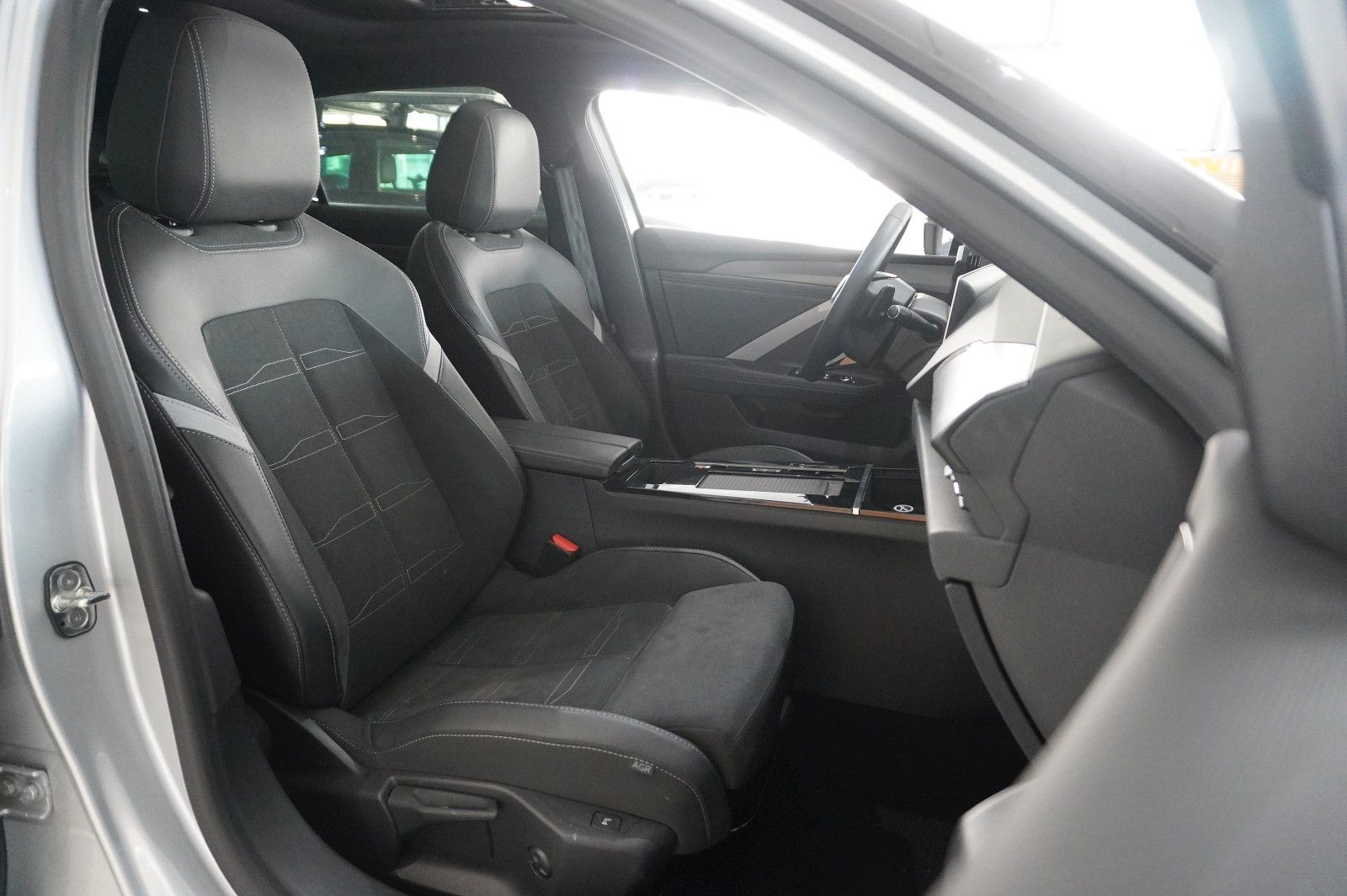 Fahrzeugabbildung Opel Astra L Lim. 1.2T GS LINE NAVI/LED/360°/PANO/DAB