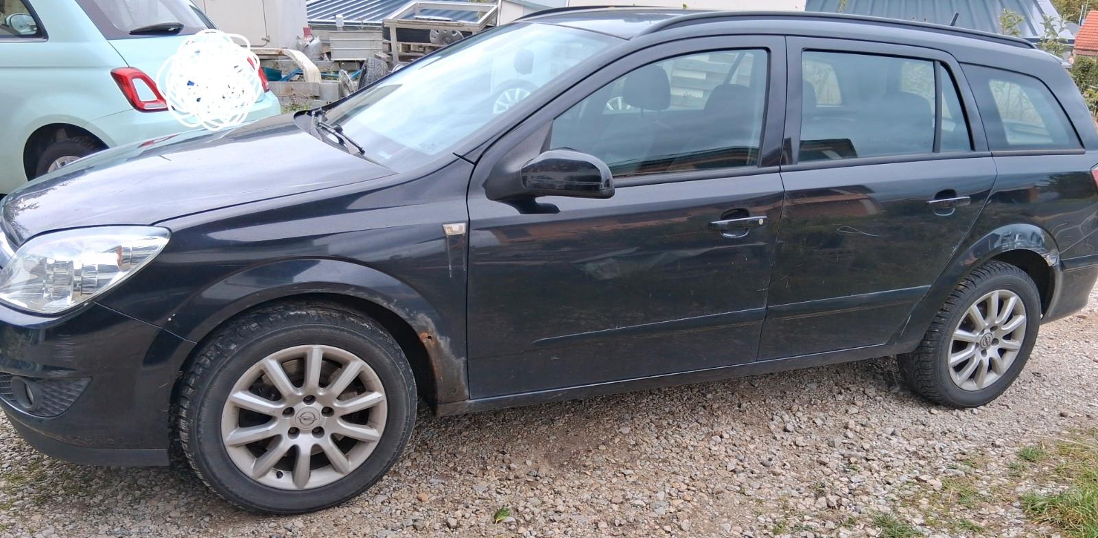 Opel Astra 2007 — rear view