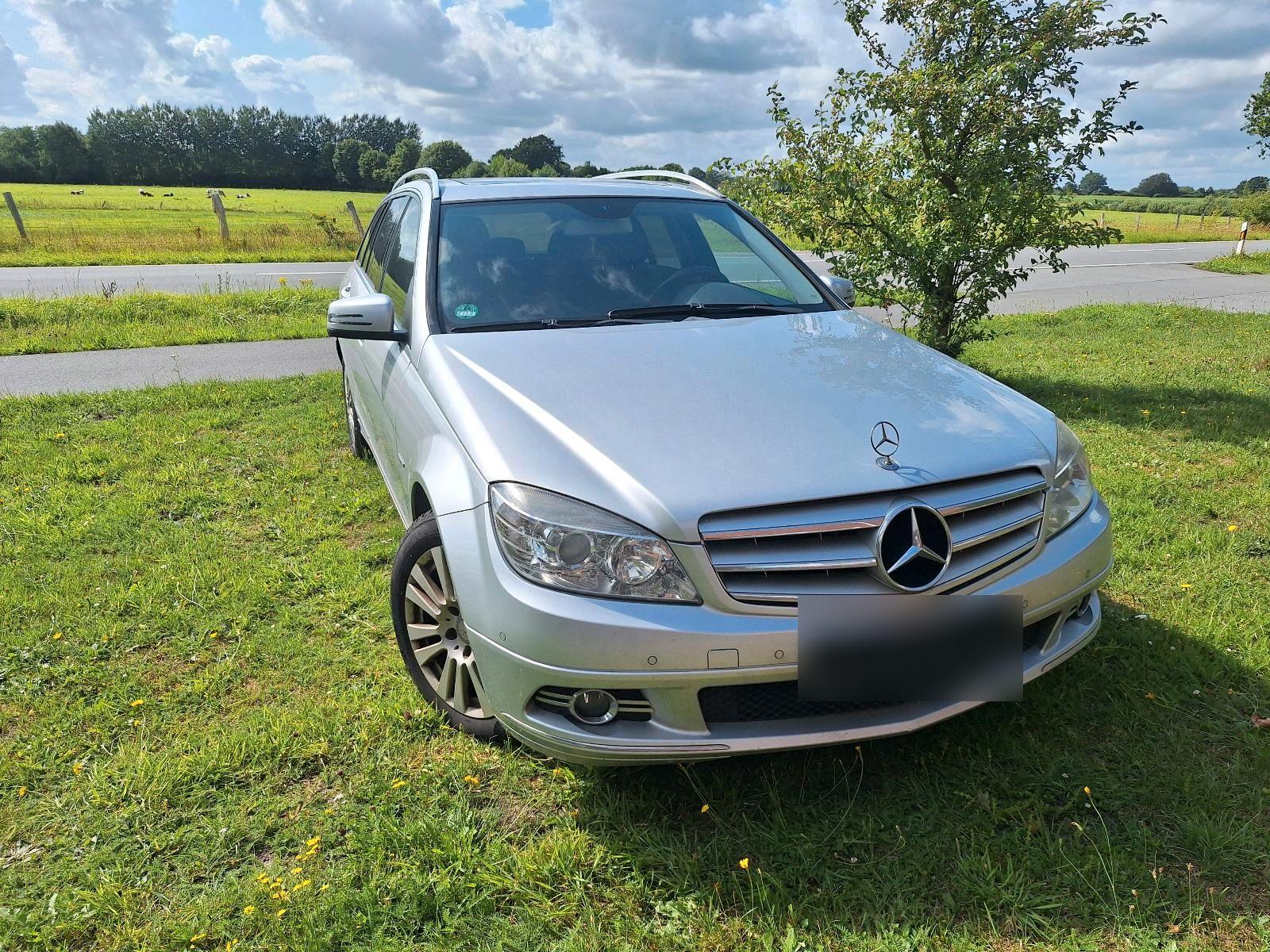 Mercedes-Benz C200 2009 — rear view