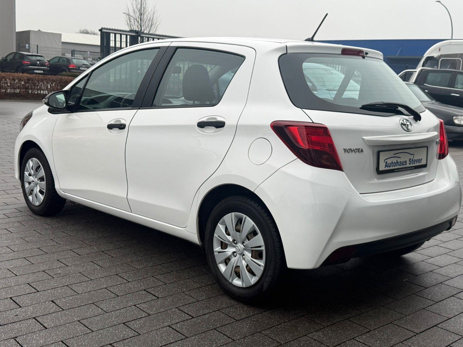 Fahrzeugabbildung Toyota Yaris Basis