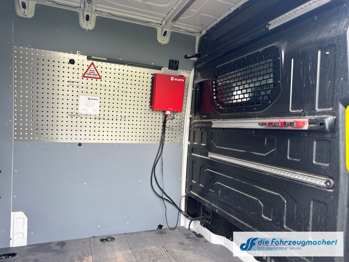Fahrzeugabbildung Volkswagen Crafter Kasten 35 AUT. mittel L2 Hochd.LED Trend