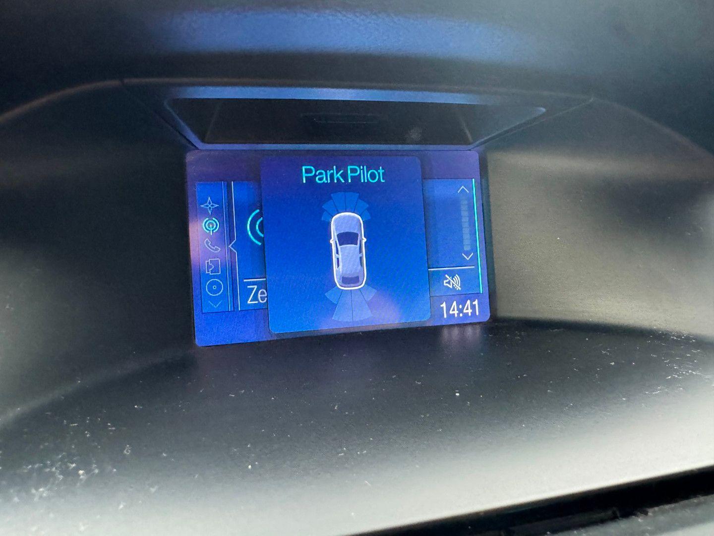 Ford Focus 2013 — photo 19
