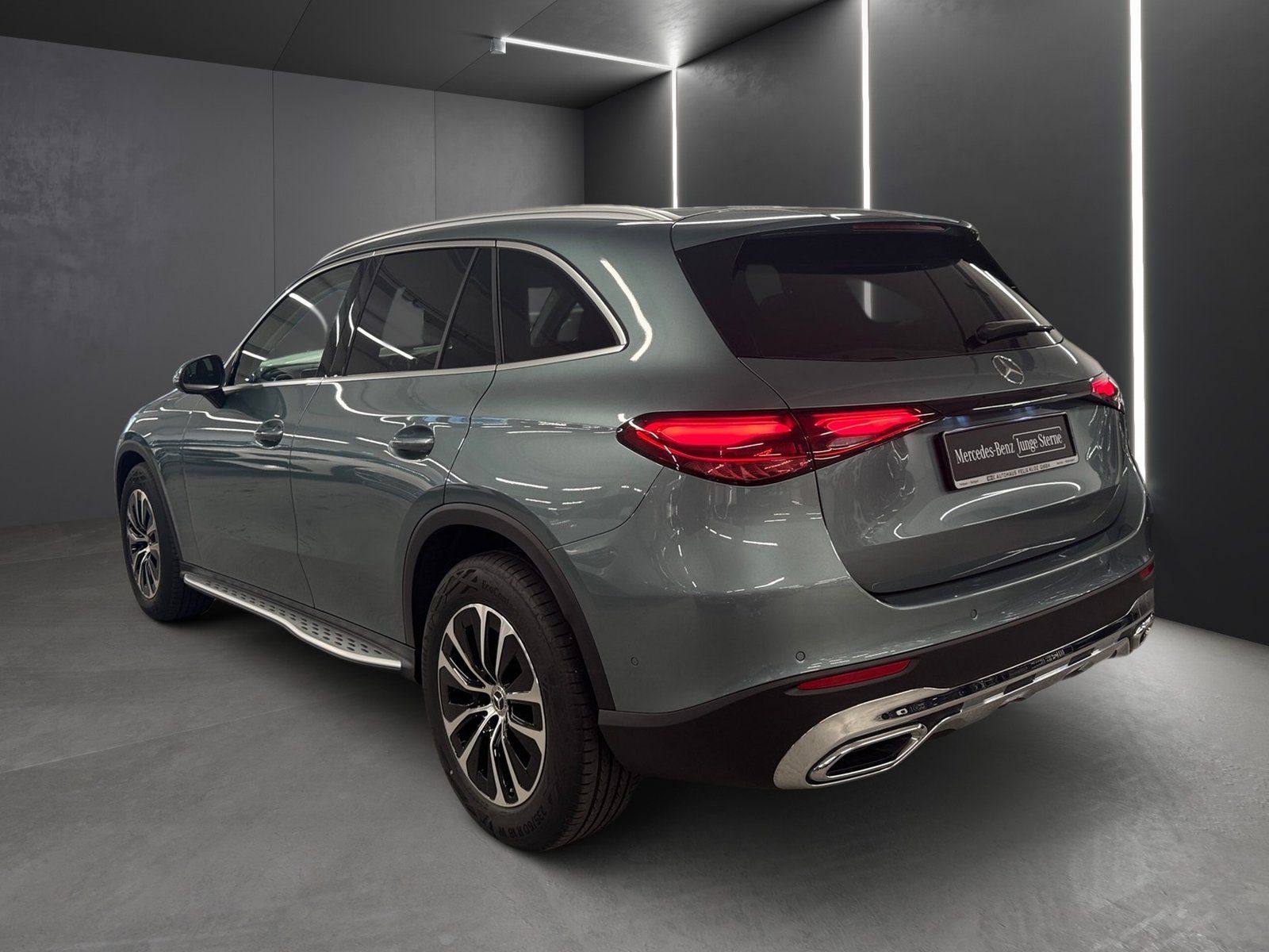Fahrzeugabbildung Mercedes-Benz GLC 200 4M Avantgarde*STDHZG*AHK*Pano*Totwinkel*