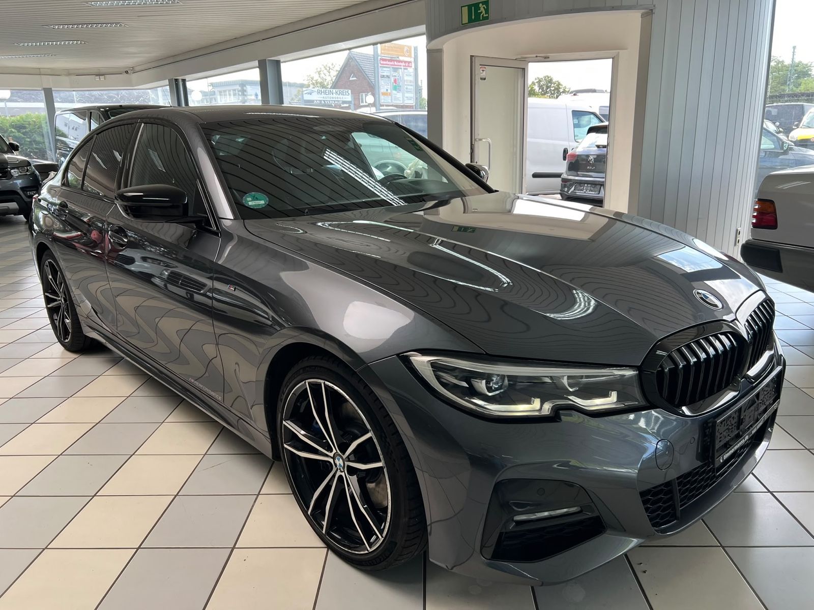 BMW 330i Lim. M Sport*ACC*Totwink*Live Cockp*2.Hand* imagem 2