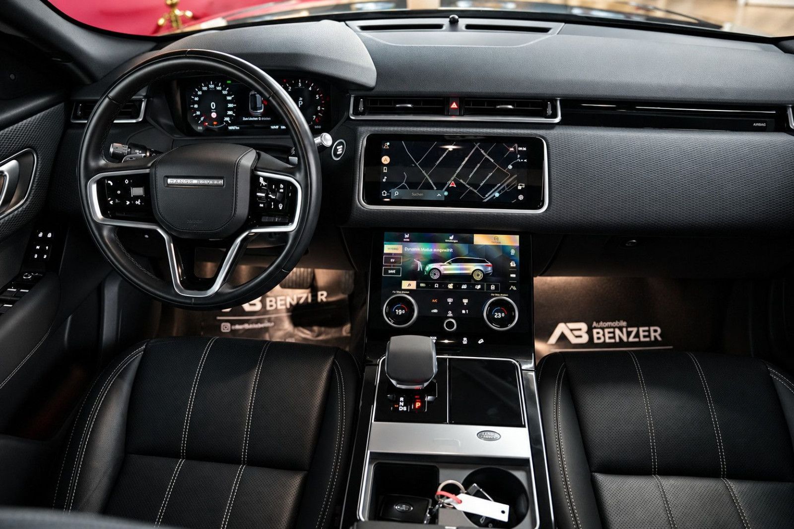 Fahrzeugabbildung Land Rover Range Rover Velar P400e *Panorama*Meridian*Kam