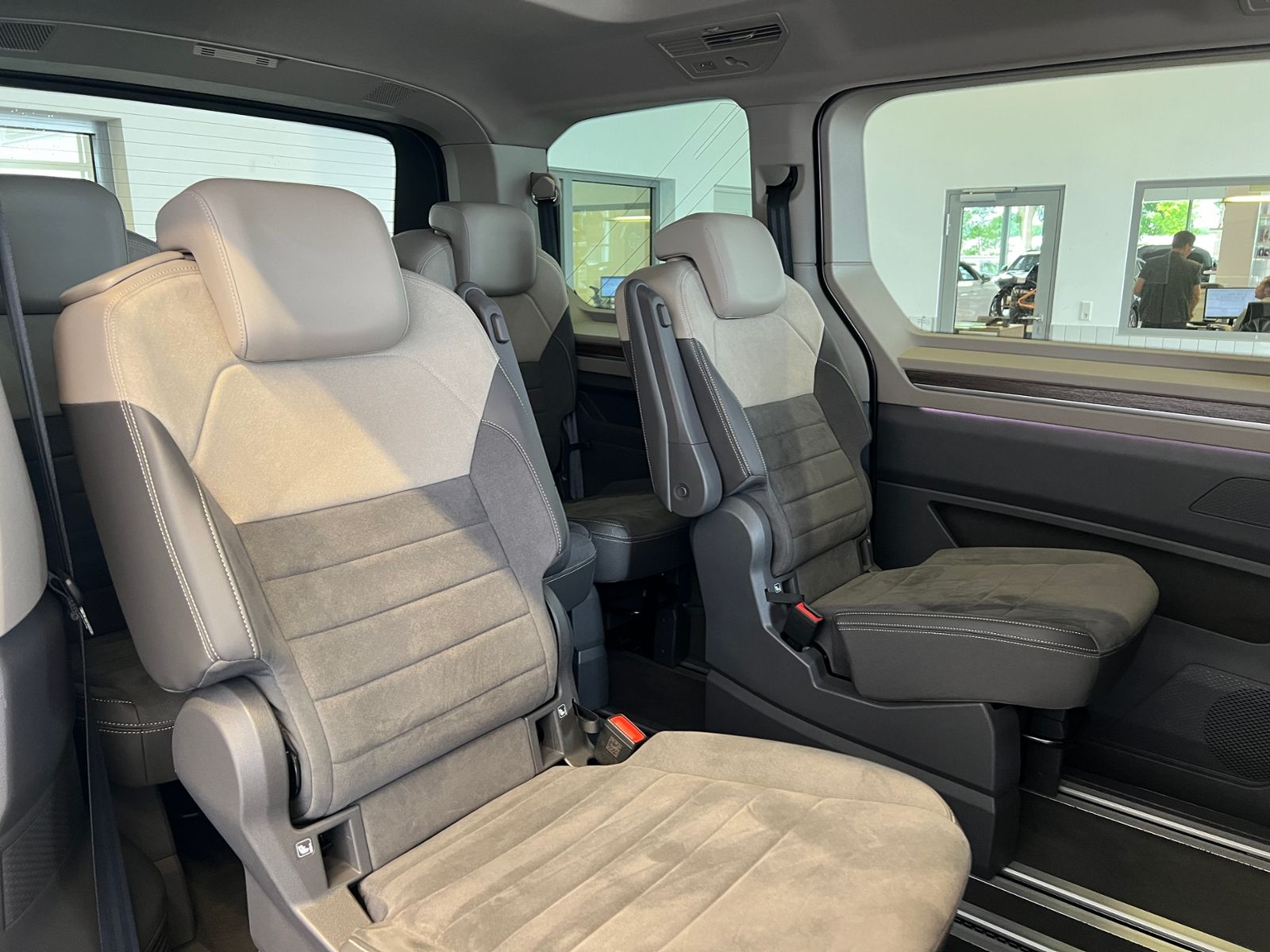 Fahrzeugabbildung Volkswagen Multivan T7 Style 2.0 TDI DSG *AHK, IQ.Light, Pa