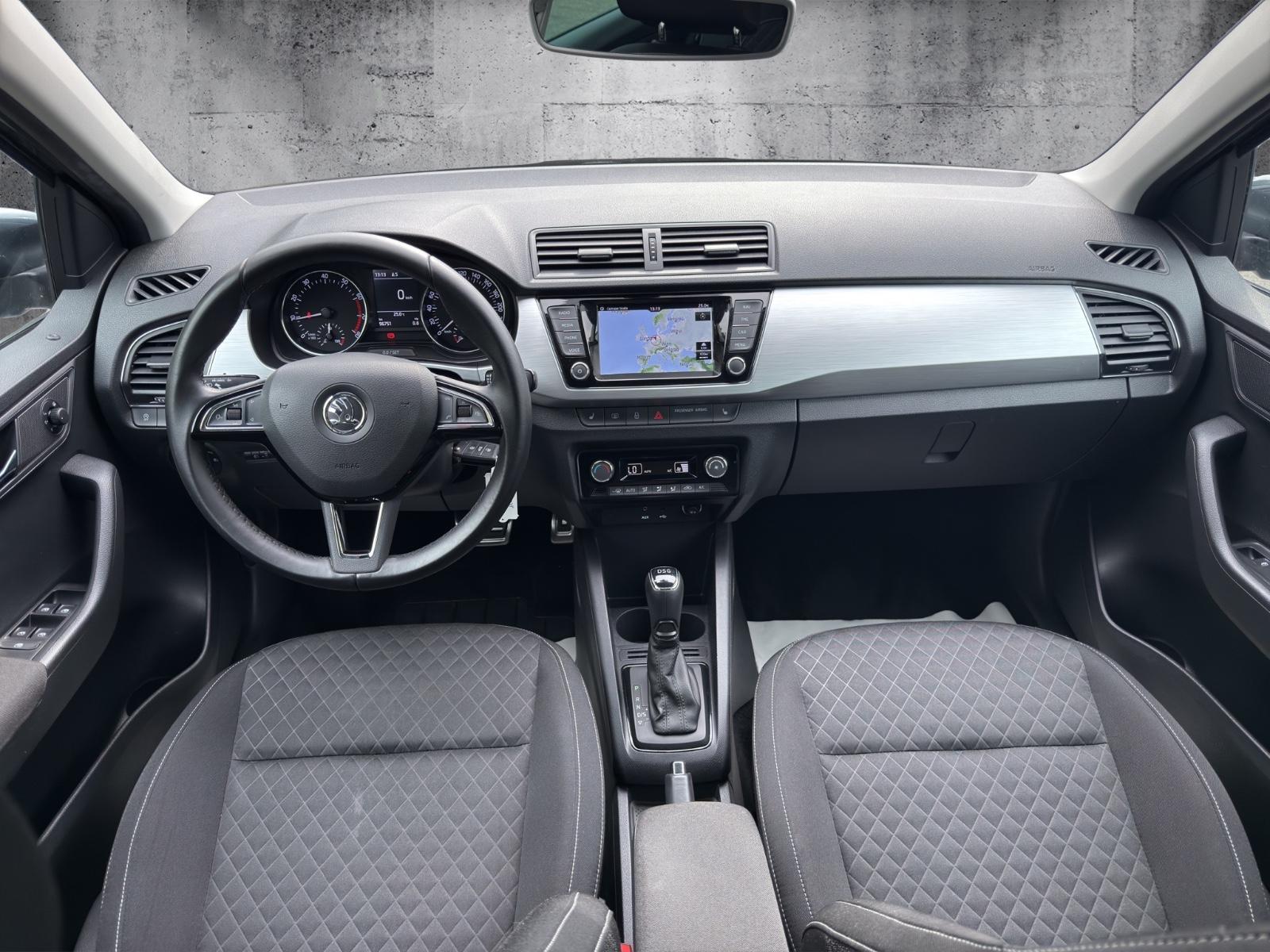 Skoda Fabia Drive*Navi*CarPlay*LED*AHK*1.Hand*uvm.