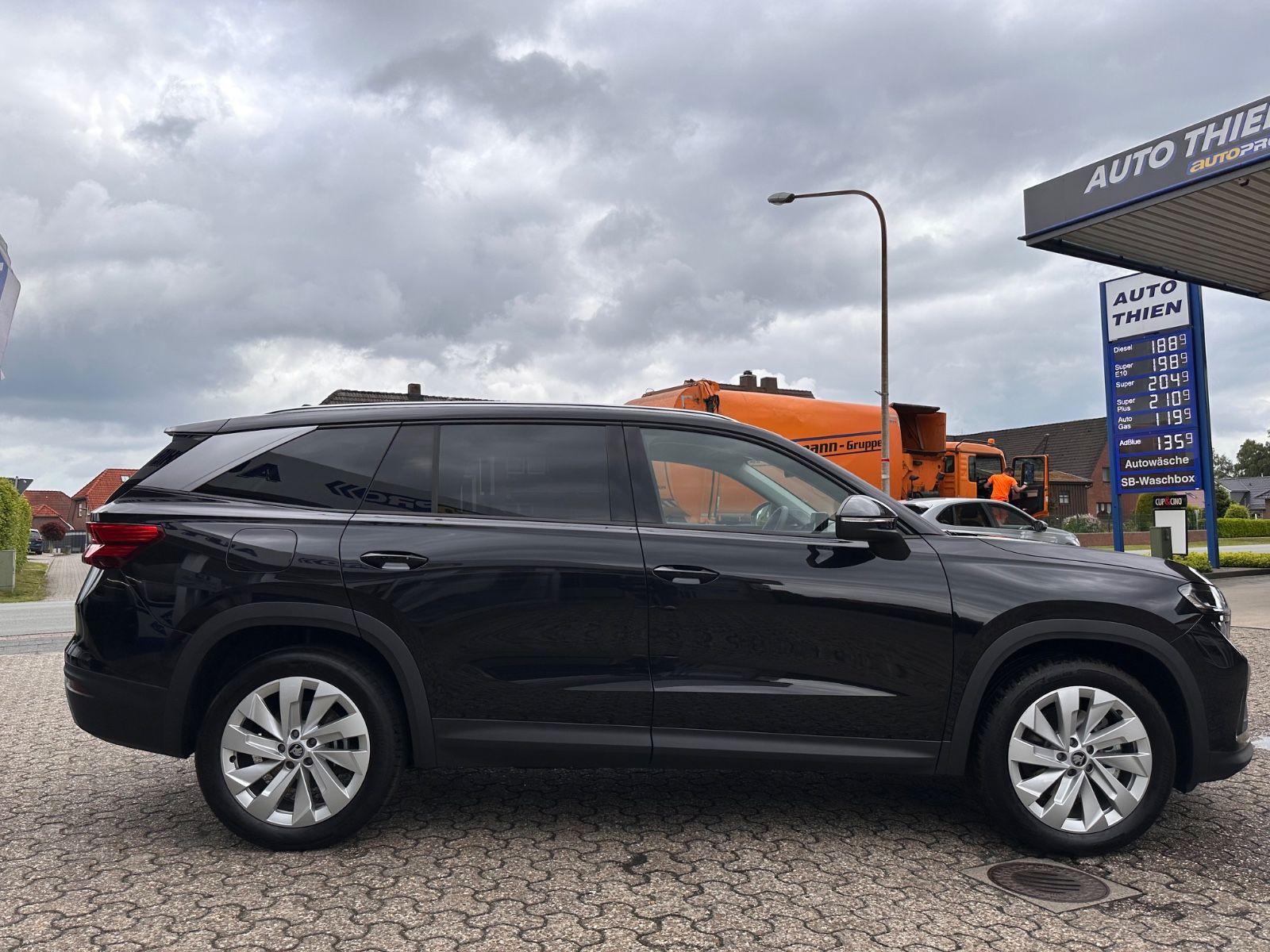 Fahrzeugabbildung SKODA Kodiaq 2.0 TDI 4x4 Selection AHK/7-Sitz/Navi/ACC