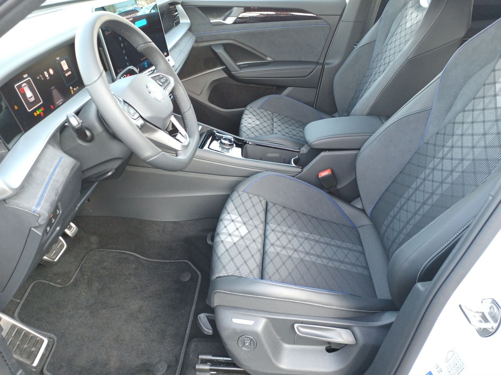 Fahrzeugabbildung Volkswagen Tayron TDI R-Line DSG 4M AHK STH