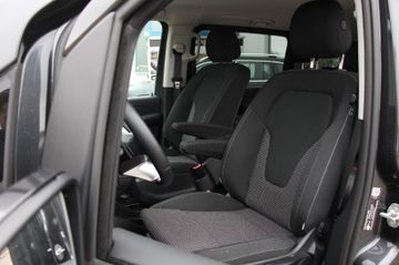 Mercedes V 220 - 6