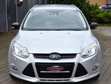 Ford Focus Turnier Titanium 1.6 Autom. BiXenon AHK - Ford Focus: Kombi, 1.6