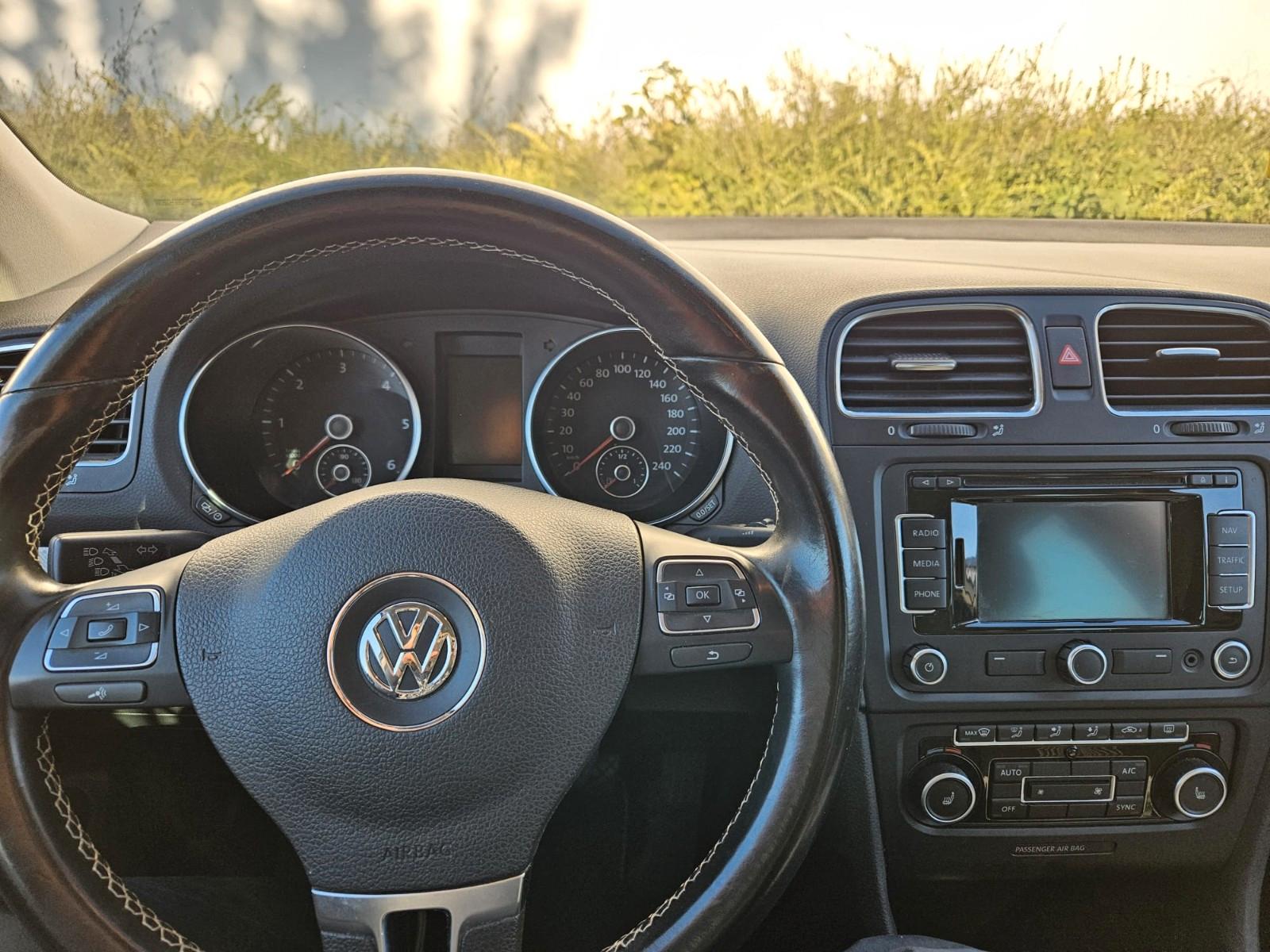 Volkswagen Golf 2013 — rear view