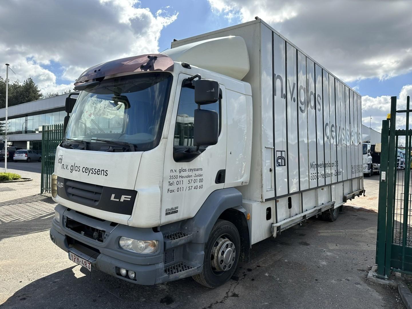 DAF LF 55.250 12T - GLASTRANSPORT / GLASRESTEEL - AI