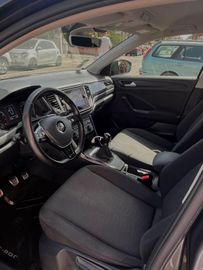 Volkswagen T-Roc - 12