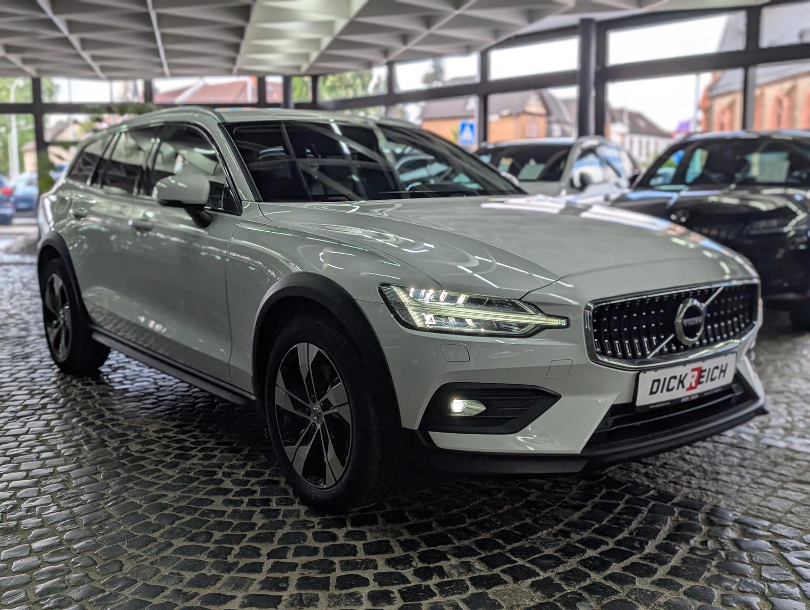 Volvo V60 Cross Country Pro AWD MHEV LEDER AHK H&K KAM