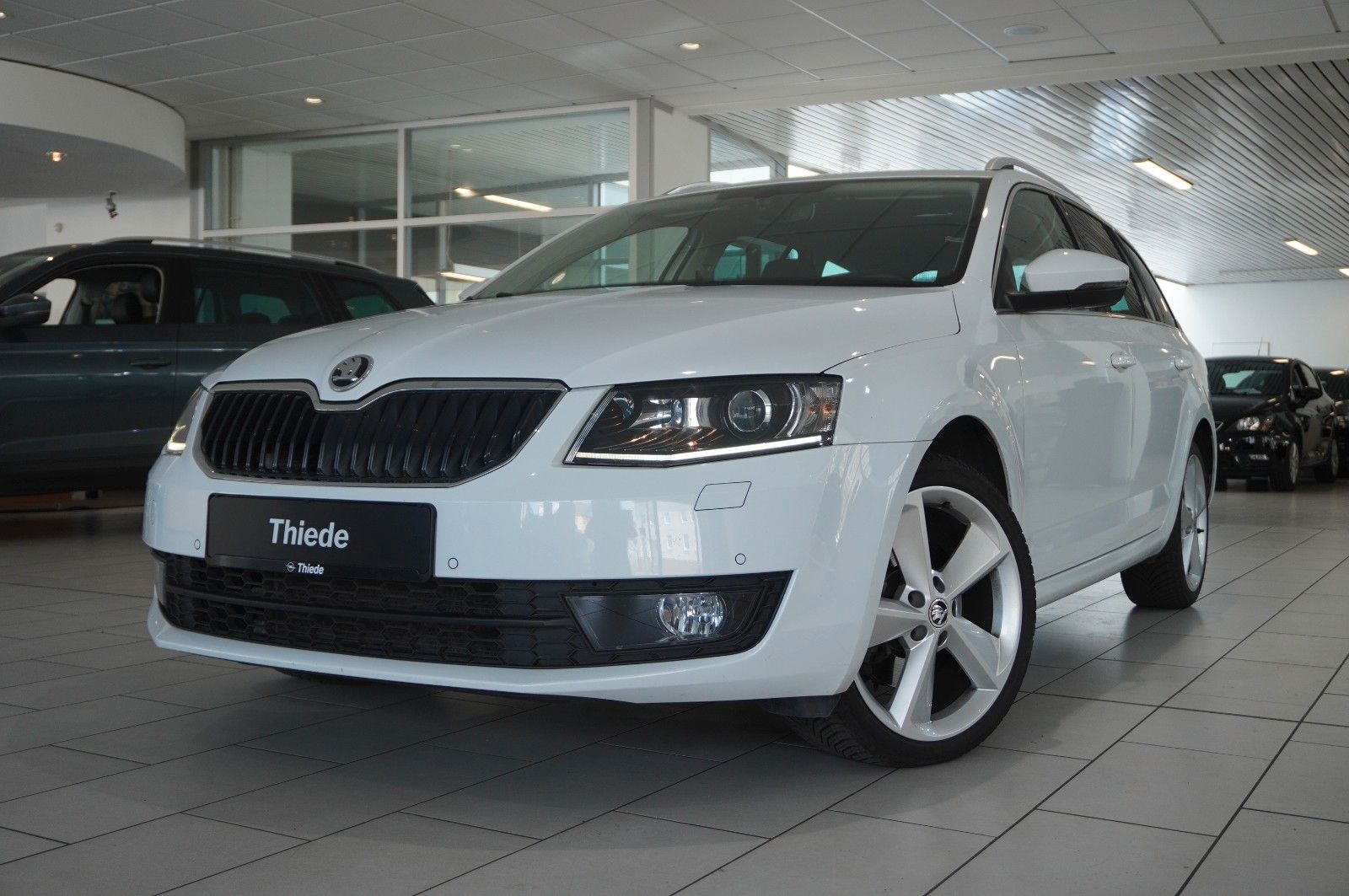 Fahrzeugabbildung SKODA Octavia Combi 1.8 TSI STYLE DSG NAVI/LED/SHZ/DAB