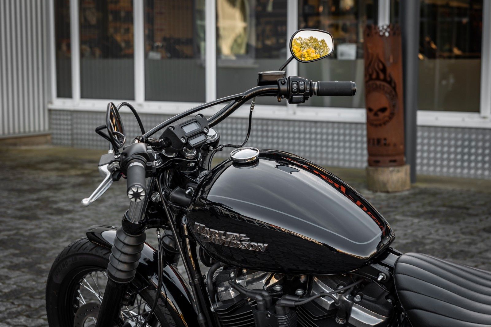 Fahrzeugabbildung Harley-Davidson FXBB STREET BOB Softail  - JEKILL&HYDE