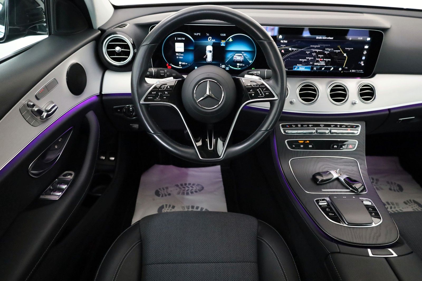 Fahrzeugabbildung Mercedes-Benz E 300 e T Avantgarde,T.Leder,Navi,Kamera,AHK +WR