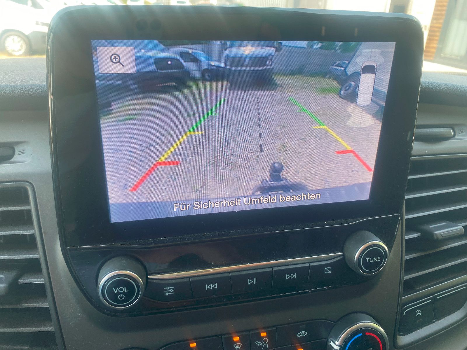Fahrzeugabbildung Ford Transit Custom Kasten 300 L2 Trend,AHK,Regale