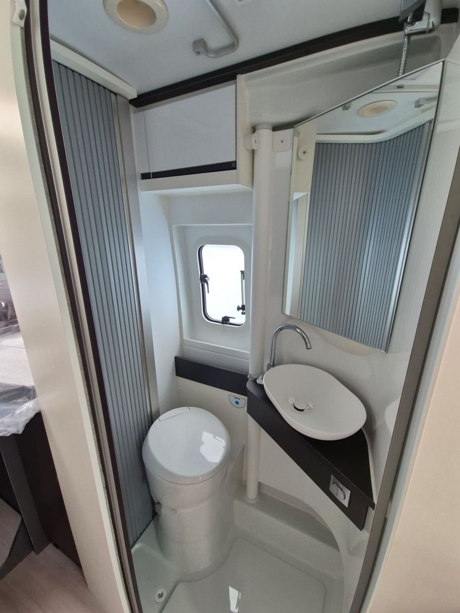 Fahrzeugabbildung Adria Twin Supreme 640 SLB Markise,Lith,Solar,Radio...