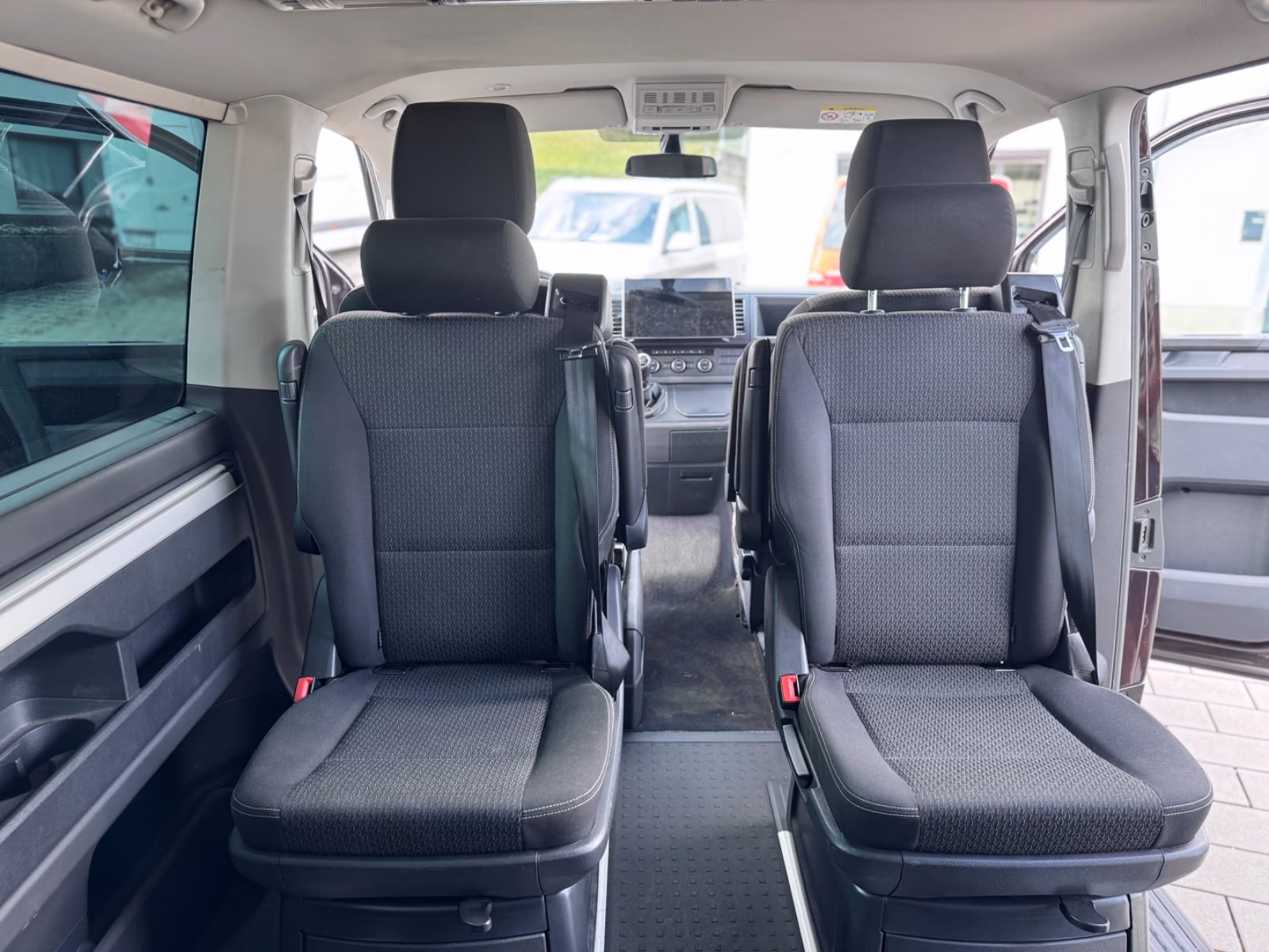 VOLKSWAGEN T6 MULTIVAN 2.0 TDI 150ch - LED - 7 Places - ATTELAGE - VOLANT EN CUIR