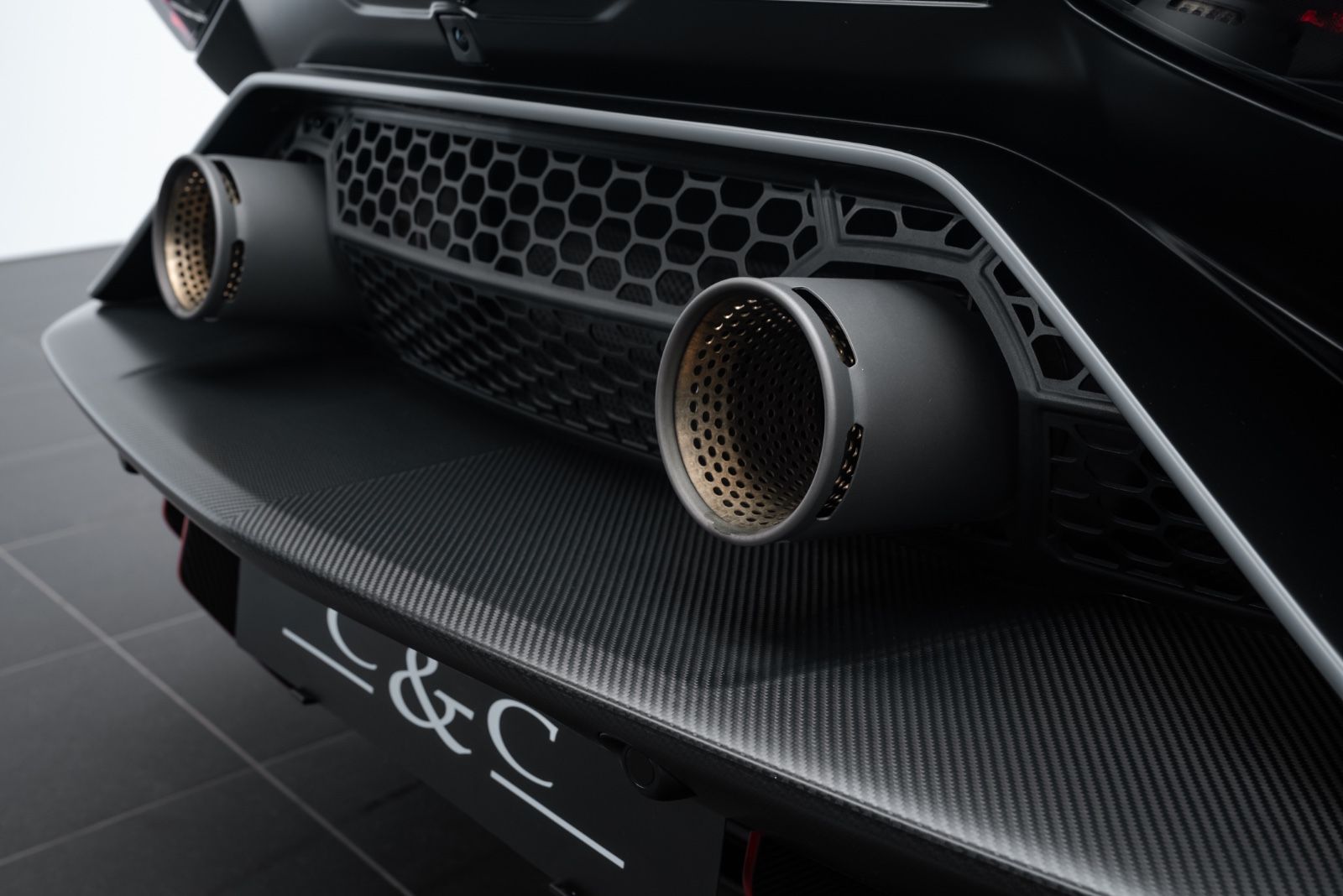 Fahrzeugabbildung Lamborghini Aventador Ultimae Roadster FULL CARBON/1 of 250