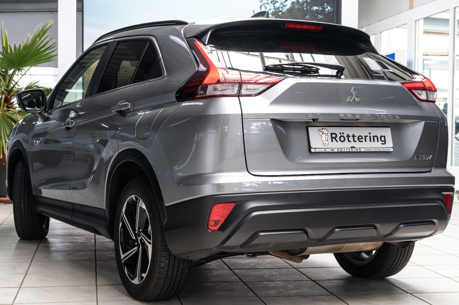 Fahrzeugabbildung Mitsubishi Eclipse Cross 2.4 PHEV 4WD +Kam +BT +SHZ +SOH97%